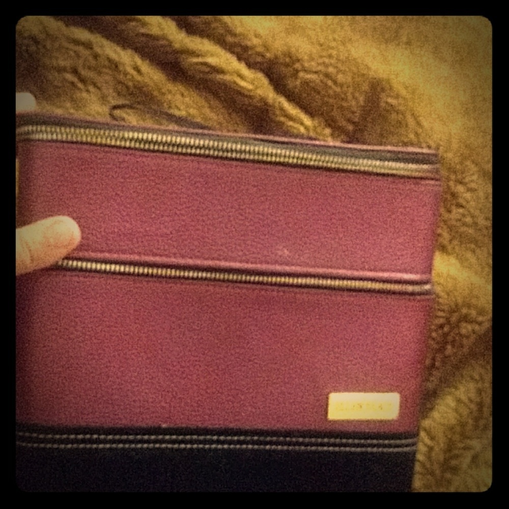 Ellen Tracy makeup bag